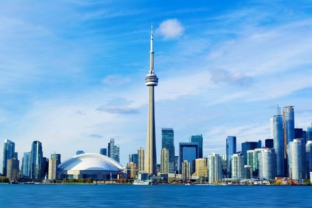 Tháp CN - Biểu tượng kiến trúc hiện đại của Toronto, Canada